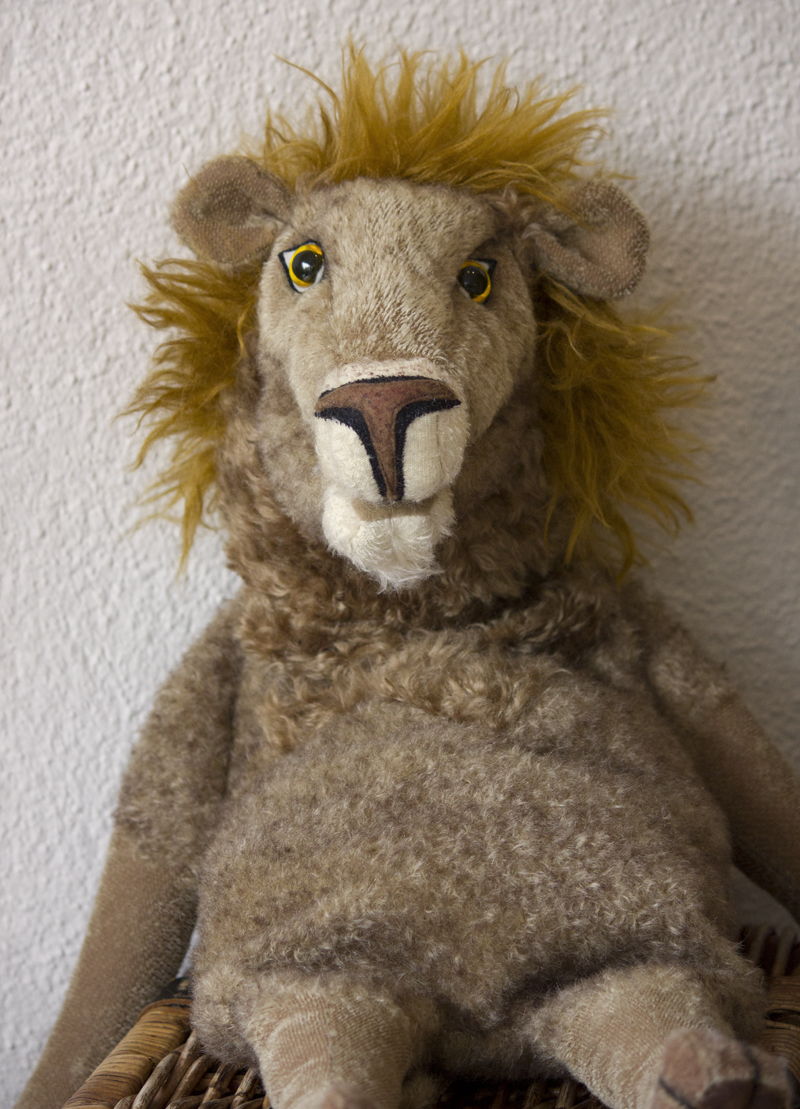 Löwe, satt